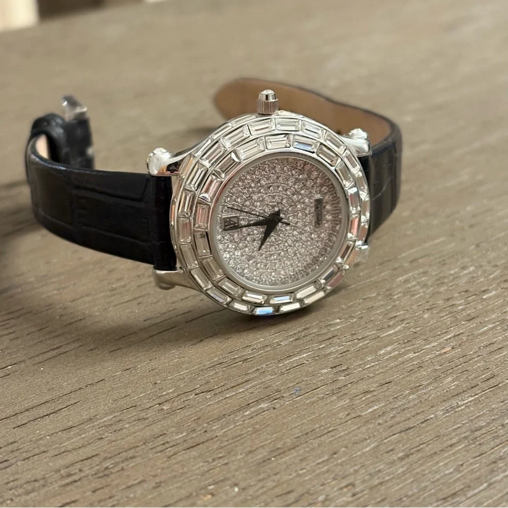Victoria Wieck Beverly Hills Watch Womens Crystals Leather Band New Battery - Picture 2 of 6